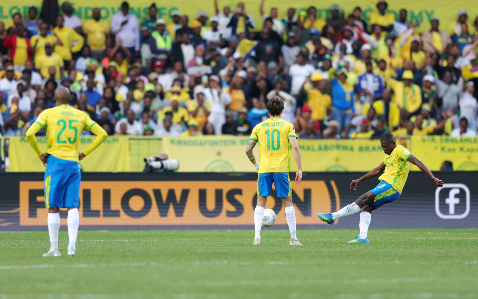 Video: Modiba’s stunner hands Sundowns advantage in CAF Champions League final