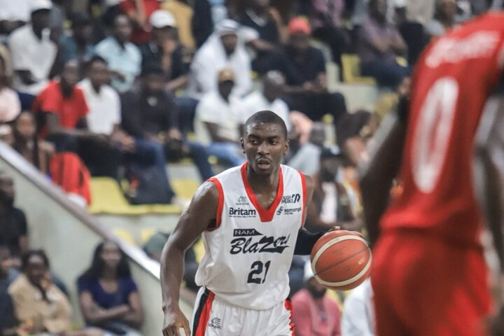 Nam Blazers Chase Season Double Over Victoria Crocs