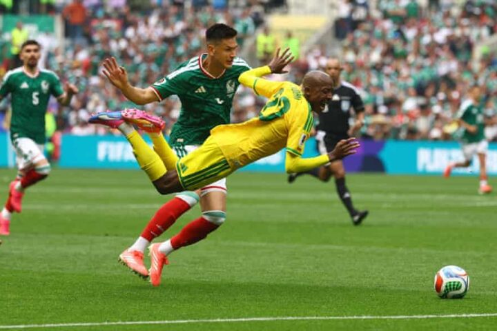 Mexico 2-0 South Africa: Three sent off in World Cup opener